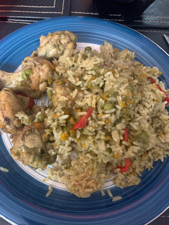 Una foto de Arroz verde con pollo 🇵🇪
