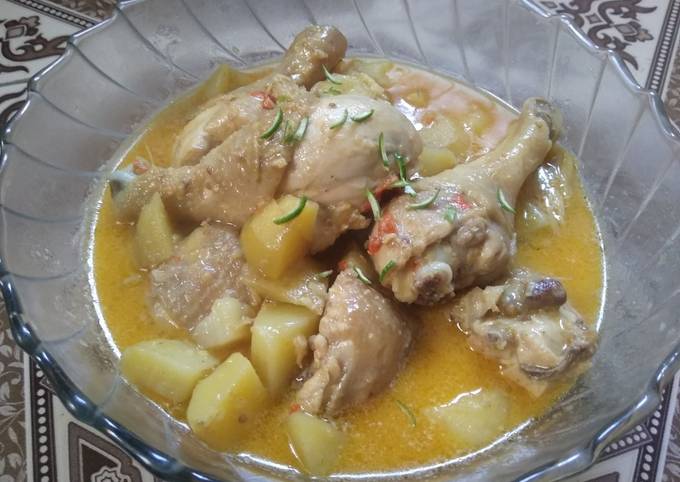 Opor Ayam Pedas