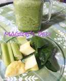 Licuado de espinacas, manzana verde, piña, apio y agua de coco