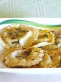 Gombával és mozzarellával töltött ravioli, fehérboros mártással