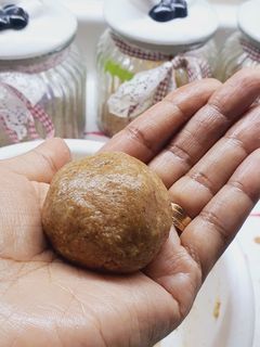 صورة لوصفة كرات حلى الطاقه بالتمر