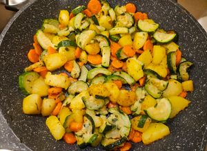 Foto di Contorno Ortolano con Zucchine, Carote e Patate 🥒🥕🥔