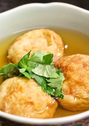 A picture of Melt-in-Your-Mouth Akashiyaki (Octopus Egg Dumplings).