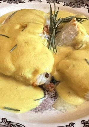 Una foto de Rape con crema de almendras y azafrán