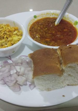 A picture of Mishal pau.
