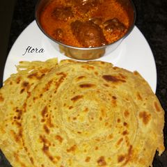 A picture of (Bottle gourd) Lauki kofta with lachha paratha.