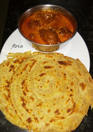A picture of (Bottle gourd) Lauki kofta with lachha paratha.