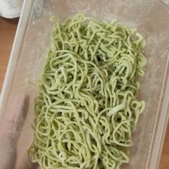 A picture of Spinach noodle.