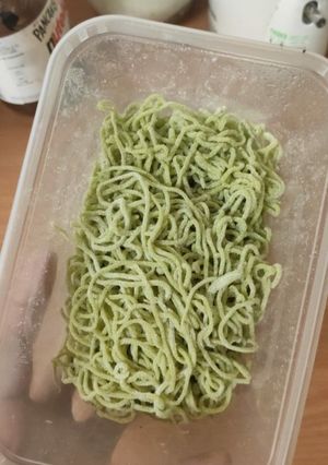 A picture of Spinach noodle.