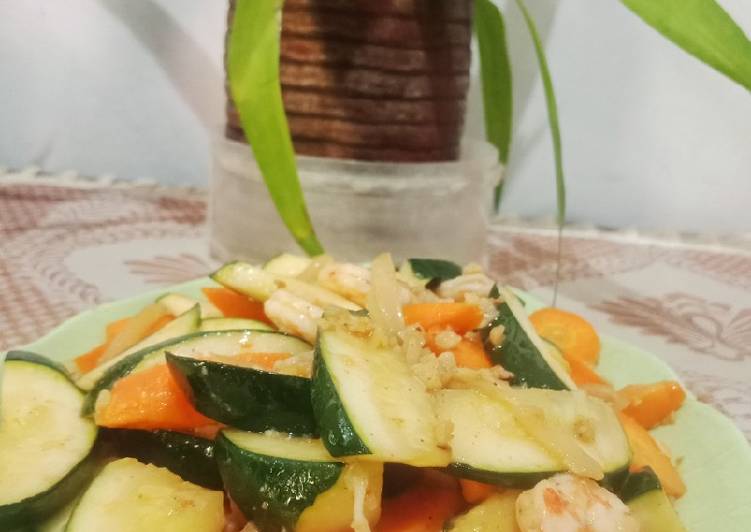 Cara Paling Mudah Membuat Tumis Zucchini Murah - Resep Masakan