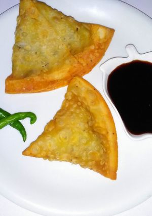 A picture of Punjabi samosa.
