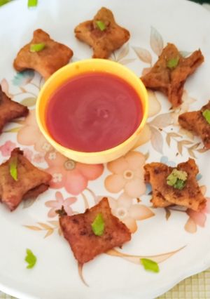A picture of Eid special vegetable tasty chatpata Mini samosas.