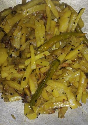 A picture of Aaloo bhaja.