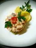 Salmon tartare with diet cheeses, lemon, olive oil