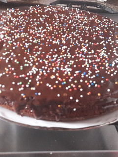 Una foto de Bizcocho de chocolate bañado de chocolate
