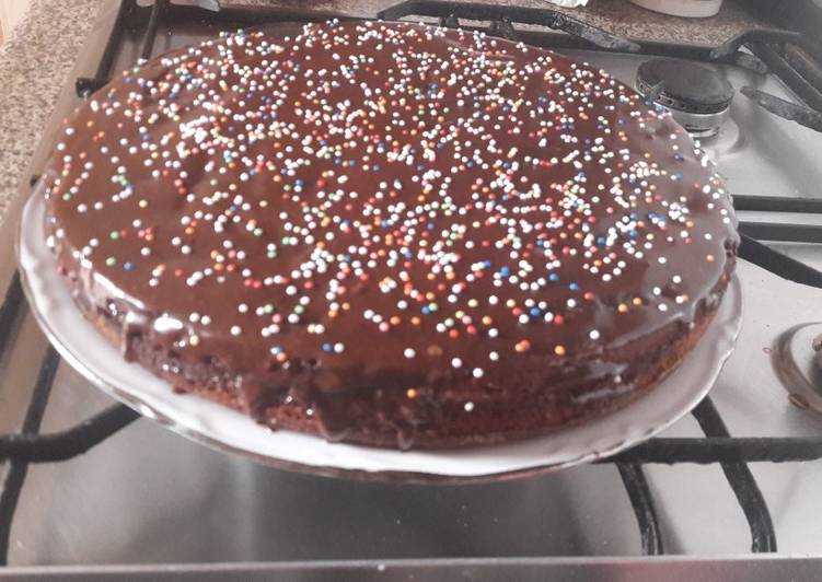Bizcocho de chocolate bañado de chocolate