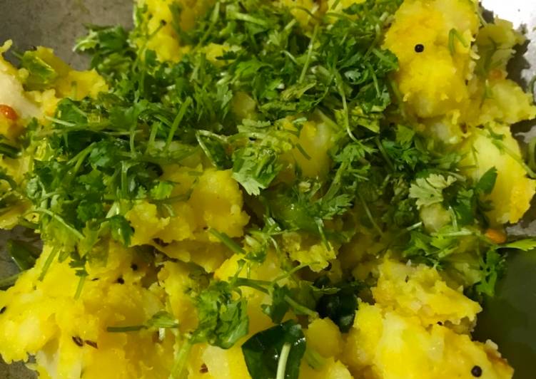 Step-by-Step Guide to Prepare Homemade Colorful Aloo Curry