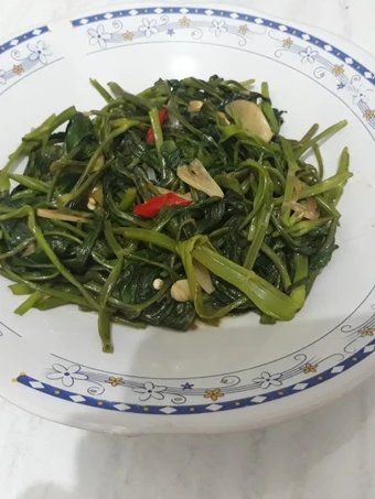 Langkah Gampang Menyiapkan Resep Tumis kangkung saus tiram yang  Bikin Ketagihan Anti Ribet, Uenak Banget