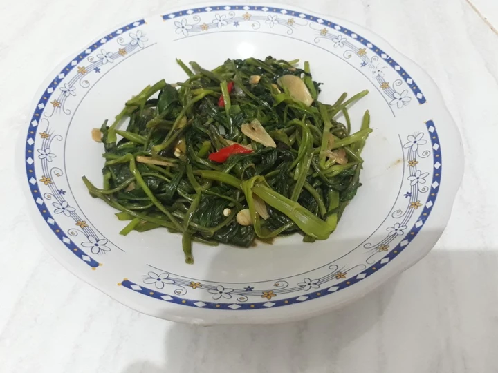 Langkah Gampang Menyiapkan Resep Tumis kangkung saus tiram yang  Bikin Ketagihan Anti Ribet, Uenak Banget