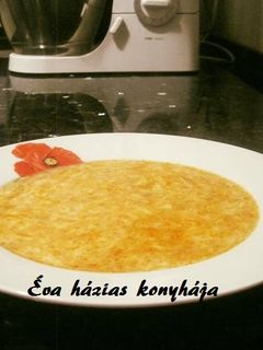 Tejfölös tojásleves recept fotója