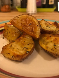 A picture of Garlic roasted red potatoes.