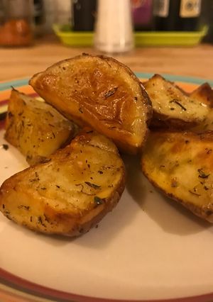 A picture of Garlic roasted red potatoes.