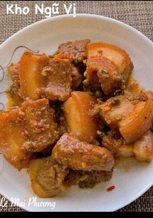 Hình của món Thịt kho ngũ vị.