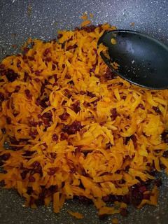 عکسی از دستور هویج پلو با گوشت چرخ کرده
