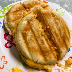 A picture of Spicy cheesy sandwich.