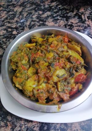 आलू पालक (aloo palak recipe in Hindi) रेसिपी मुख्य फोटो