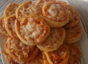 Pizzás csiga (gyors-pihe-puha) recept fotója