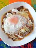 Chilaquiles con tortilla azul