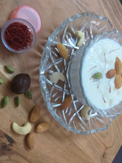 ચોખાની ખીર (Rice Ni Kheer Recipe In Gujarati) રેસીપી મુખ્ય ફોટો