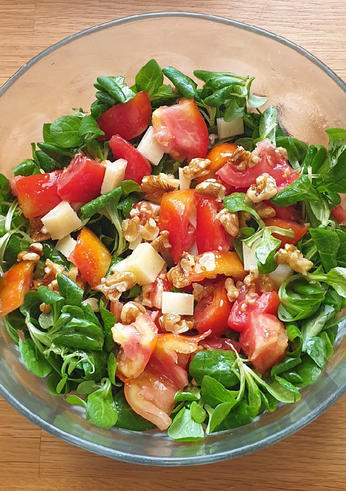 Una foto de Ensalada de canónigos con nueces