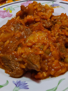 Una foto de Guiso de Arroz y Carne 🍛