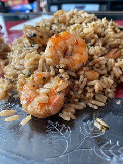 Una foto de Arroz con langostinos al ajillo. Olla GM