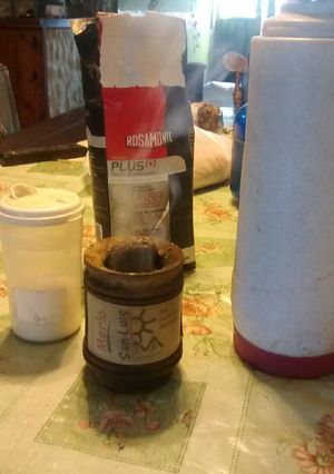 Una foto de Mate con carbón