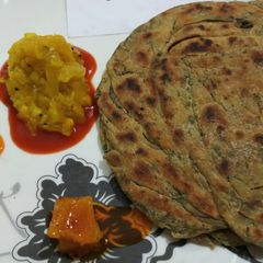 A picture of Spinach laccha paratha.