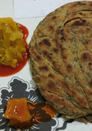 A picture of Spinach laccha paratha.