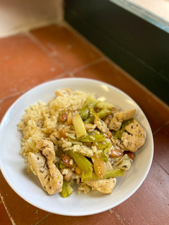 Una foto de Pollo con Almendras y ajos tiernos - Receta de Batch cooking