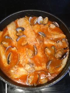 Una foto de Raya guisada con patatas 🥔 y calamares 🦑