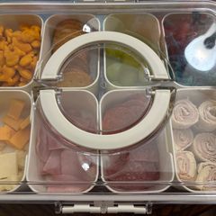 A picture of Back to school snackle box.