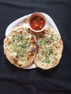 ગાર્લિક નાન (Garlic Naan Recipe In Gujarati) રેસીપી મુખ્ય ફોટો