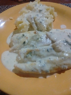 Una foto de Filet de merluza en crema de roquefort