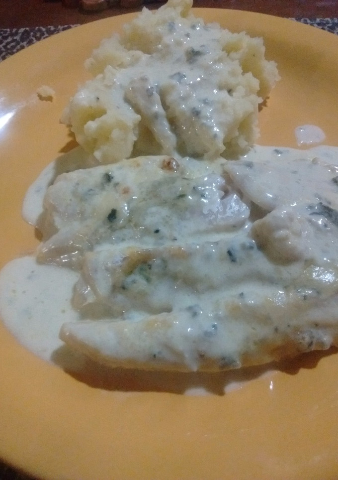 Una foto de Filet de merluza en crema de roquefort