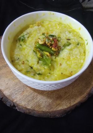 A picture of Ven Pongal (khara pongal).