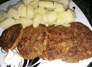 Una foto de Hamburguesas de Jurel con Papas