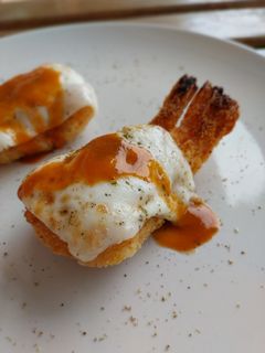 Una foto de Gambas langostinera &quot;a la parmesana&quot;