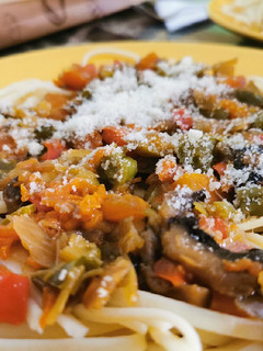 Una foto de Tallarines con verduras y soja
