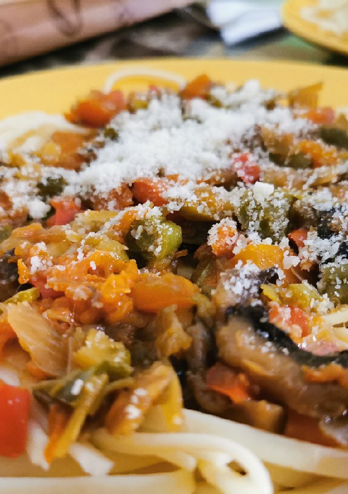 Una foto de Tallarines con verduras y soja